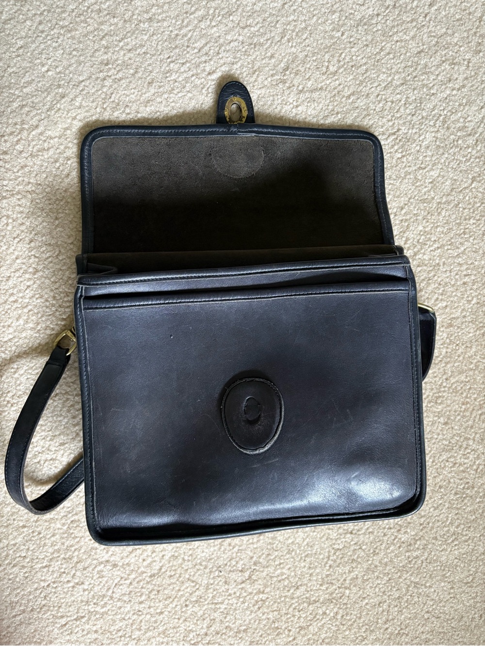 Vintage Coach Willis Bag - Black Leather Crossbody Satchel with Gold Hardware - Picture 4 of 7